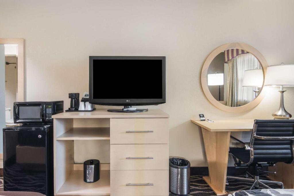 Americas Best Value Inn Эллайнс Экстерьер фото