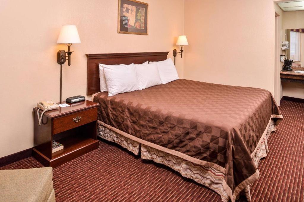 Americas Best Value Inn Эллайнс Экстерьер фото