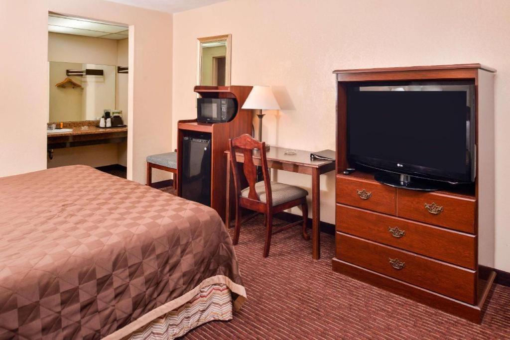 Americas Best Value Inn Эллайнс Экстерьер фото