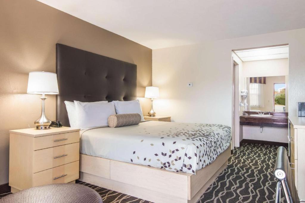 Americas Best Value Inn Эллайнс Экстерьер фото
