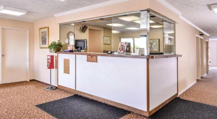 Americas Best Value Inn Эллайнс Экстерьер фото